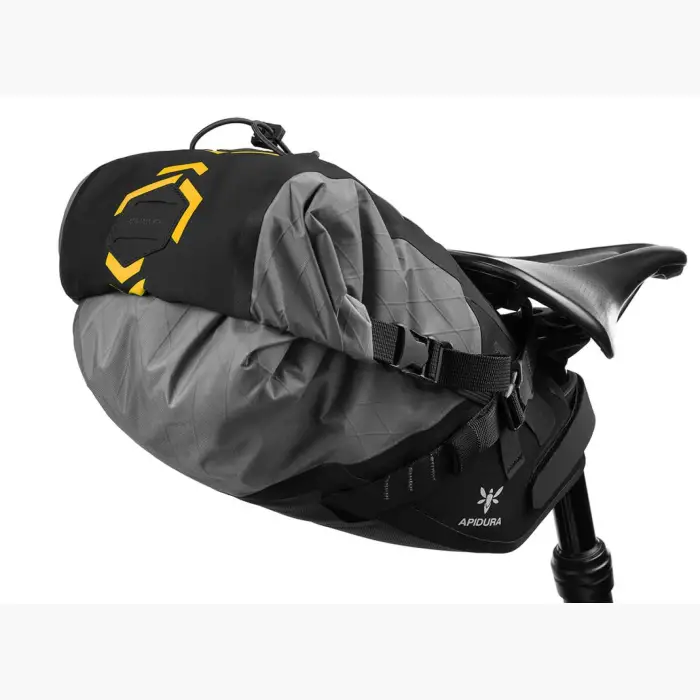 apidura-backcountry-saddle-pack-6l-on-bike-3