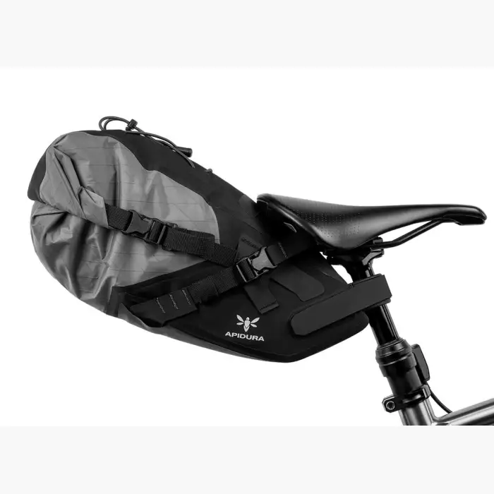 apidura-backcountry-saddle-pack-6l-on-bike-1