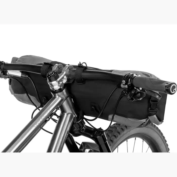 apidura-backcountry-handlebar-pack-11l-on-bik