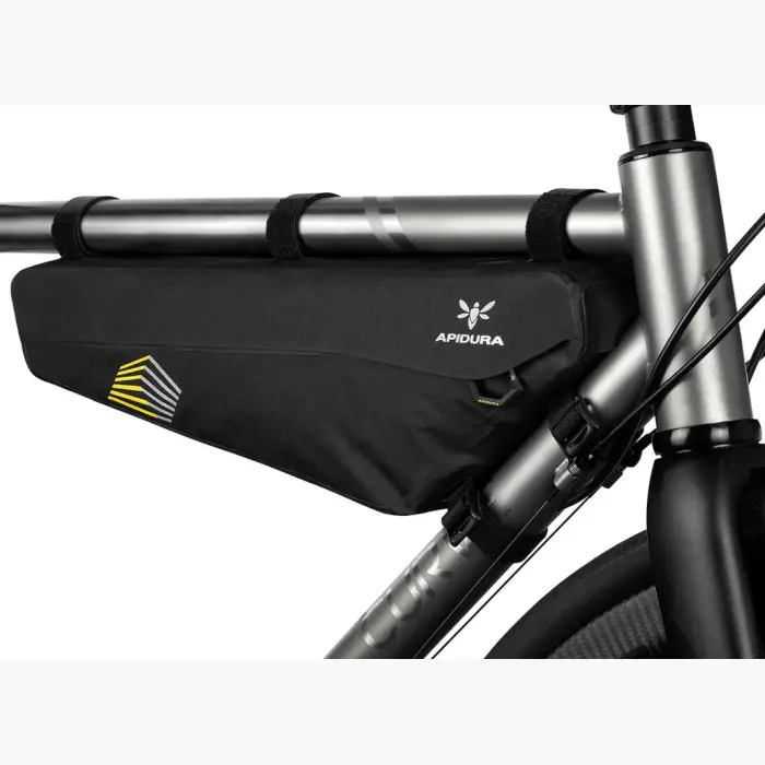 apidura-racing-frame-pack-4l-on-bike-2