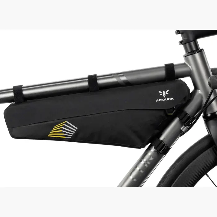 apidura-racing-frame-pack-4l-on-bike-1