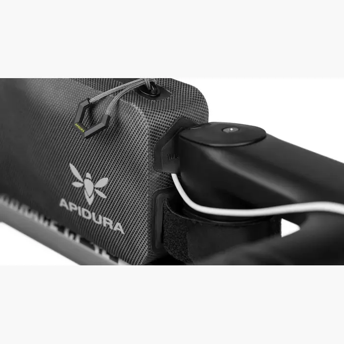 apidura expedition top tube pack 0.5l on bike